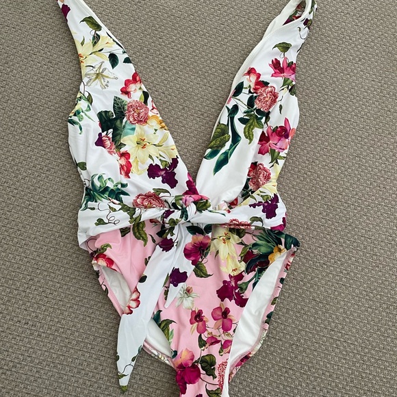 Women’s Medium PQ floral one piece swimsuit - Picture 2 of 4